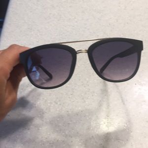 TAHARI Sunglasses